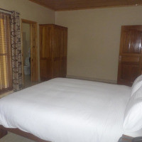 <img class='cat_full_img' src='https://rbkt.org/b/c3/4a/40/c34a4054c1dca20f6254f9661d8df262.jpg' />