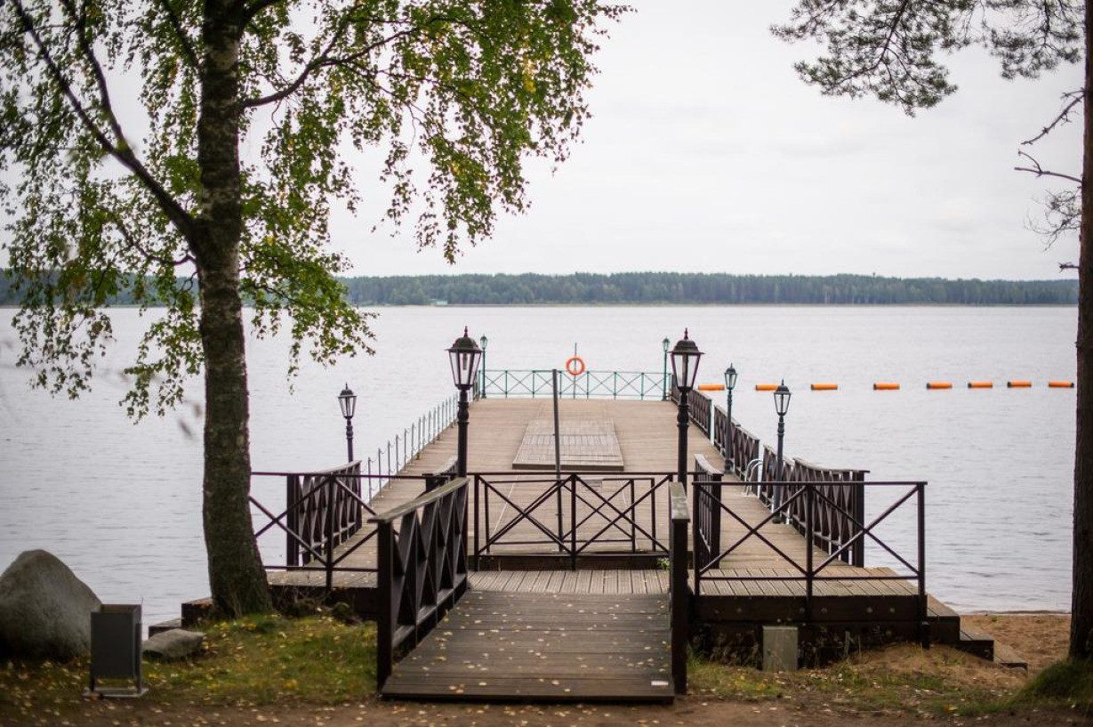 Загородный клуб дача ленинградская область. Отель дача Ленинградская область. Дача Суходольское озеро. Дача озеро загородный клуб. Дача-озеро в Ленинградской области клуб.