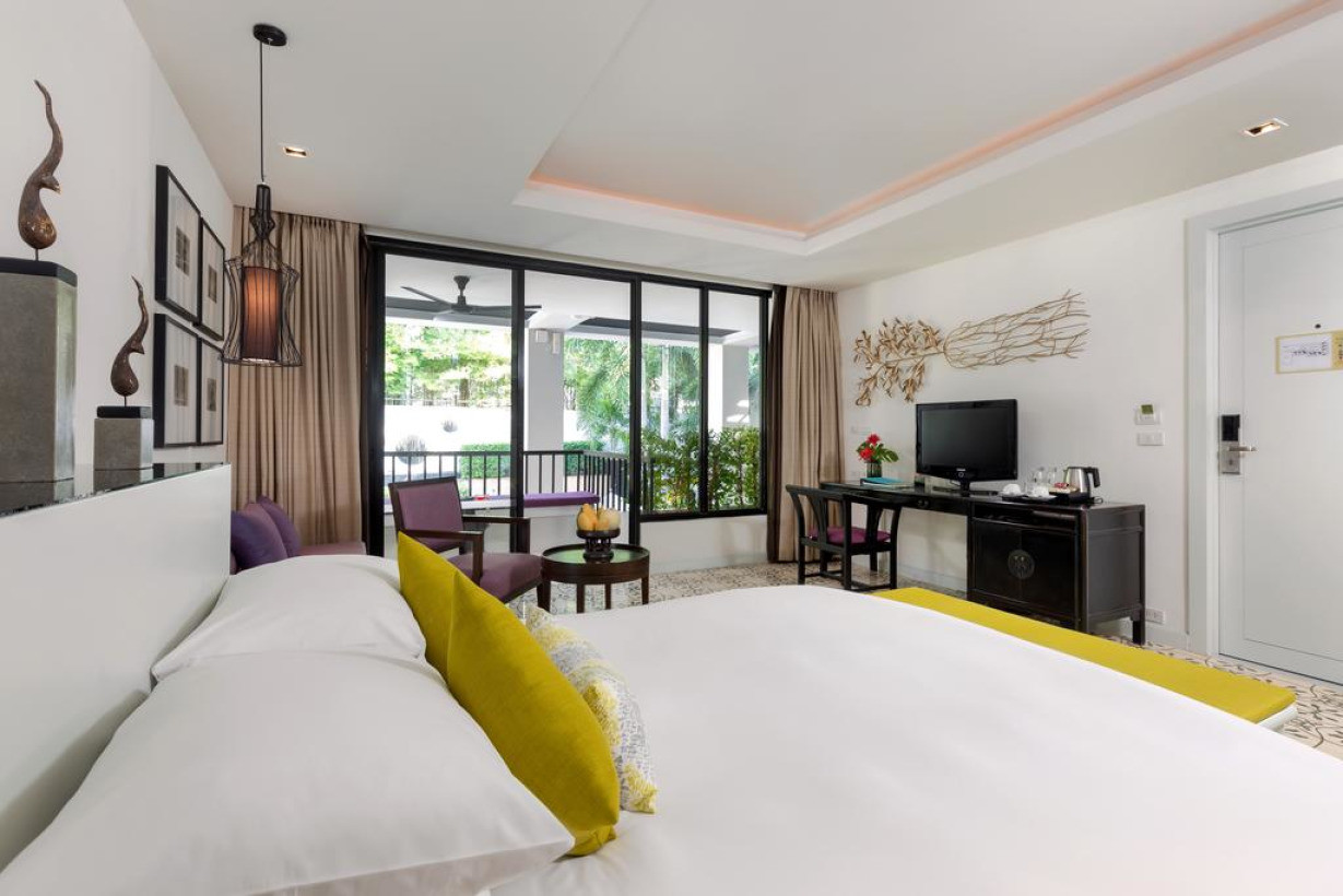Holiday inn surin ex destination 4. Outrigger Surin Beach Resort. Отель Сурин Пхукет. Manathai Surin Phuket 4*. Surin Beach Resort.