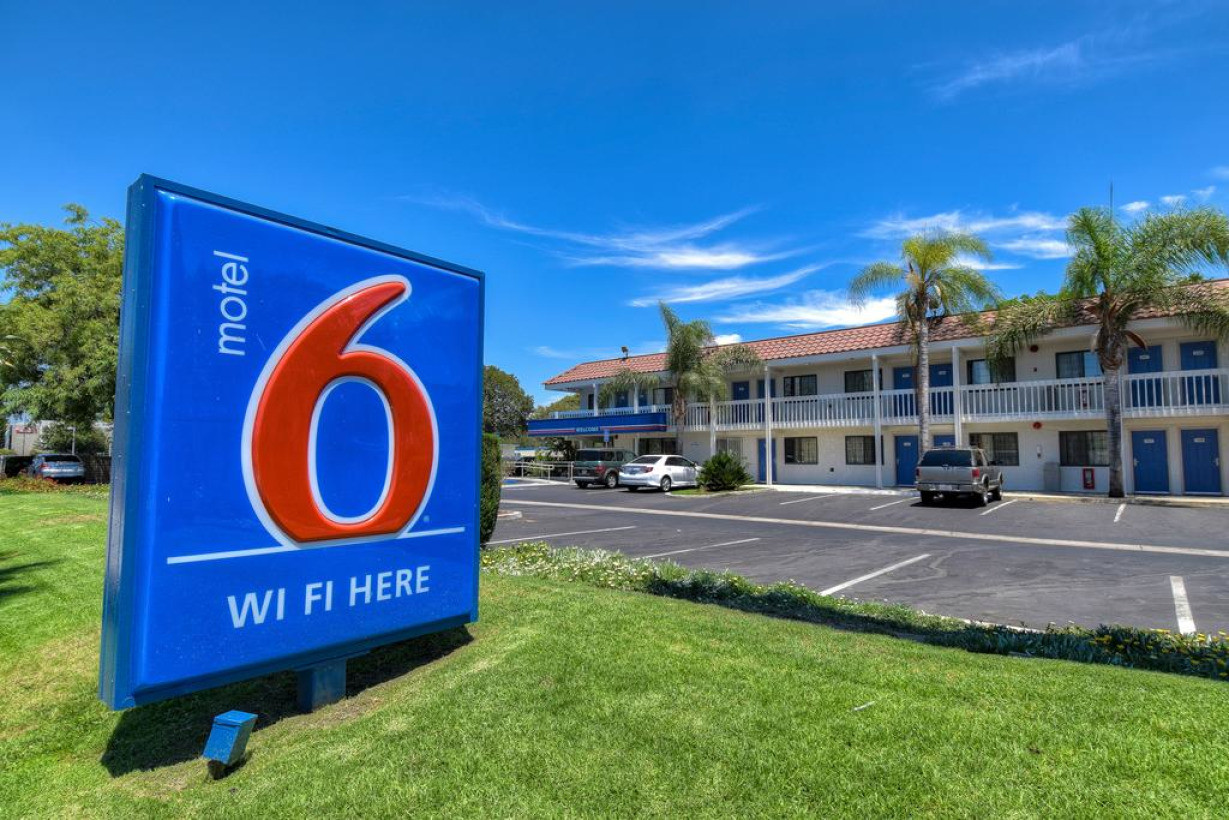 Помона город в США. Помона Калифорния. Motel 6 los Angeles адреса. Os Angeles Motel.