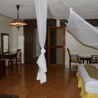 <img class='cat_full_img' src='https://rbkt.org/b/12/e1/47/12e147a2726eec0a4cce3fa06a1cc01f.jpg' />