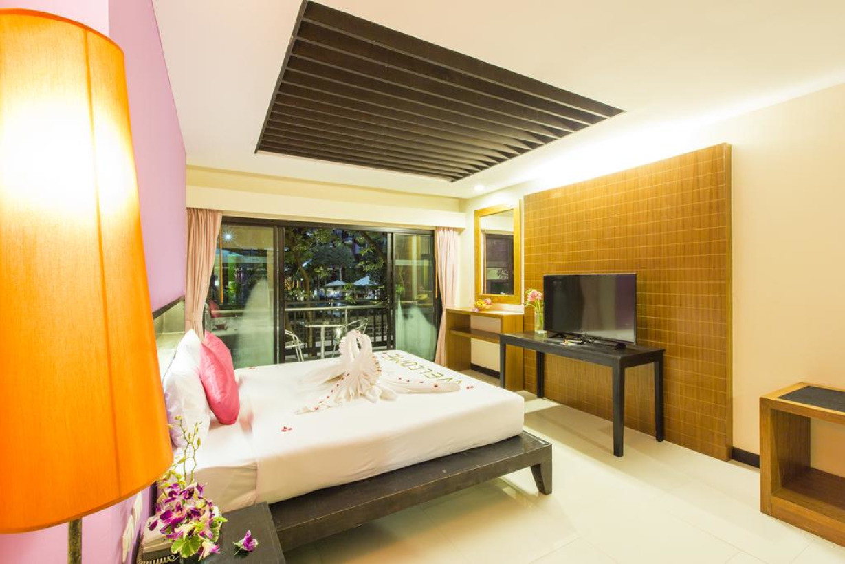 Triple l hotel patong beach. Phuvaree Resort Пхукет. Phuvaree Resort 4 **** (Пхукет (Патонг)). Phuvaree Resort 3*. Отель на Пхукете 3 звезды.