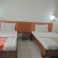 <img class='cat_full_img' src='https://rbkt.org/b/f5/65/d9/f565d9abbac72723a2c1c302e225033a.jpg' />