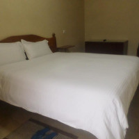 <img class='cat_full_img' src='https://rbkt.org/b/8c/96/e9/8c96e930a6cf7474e6b8a182da43f440.jpg' />