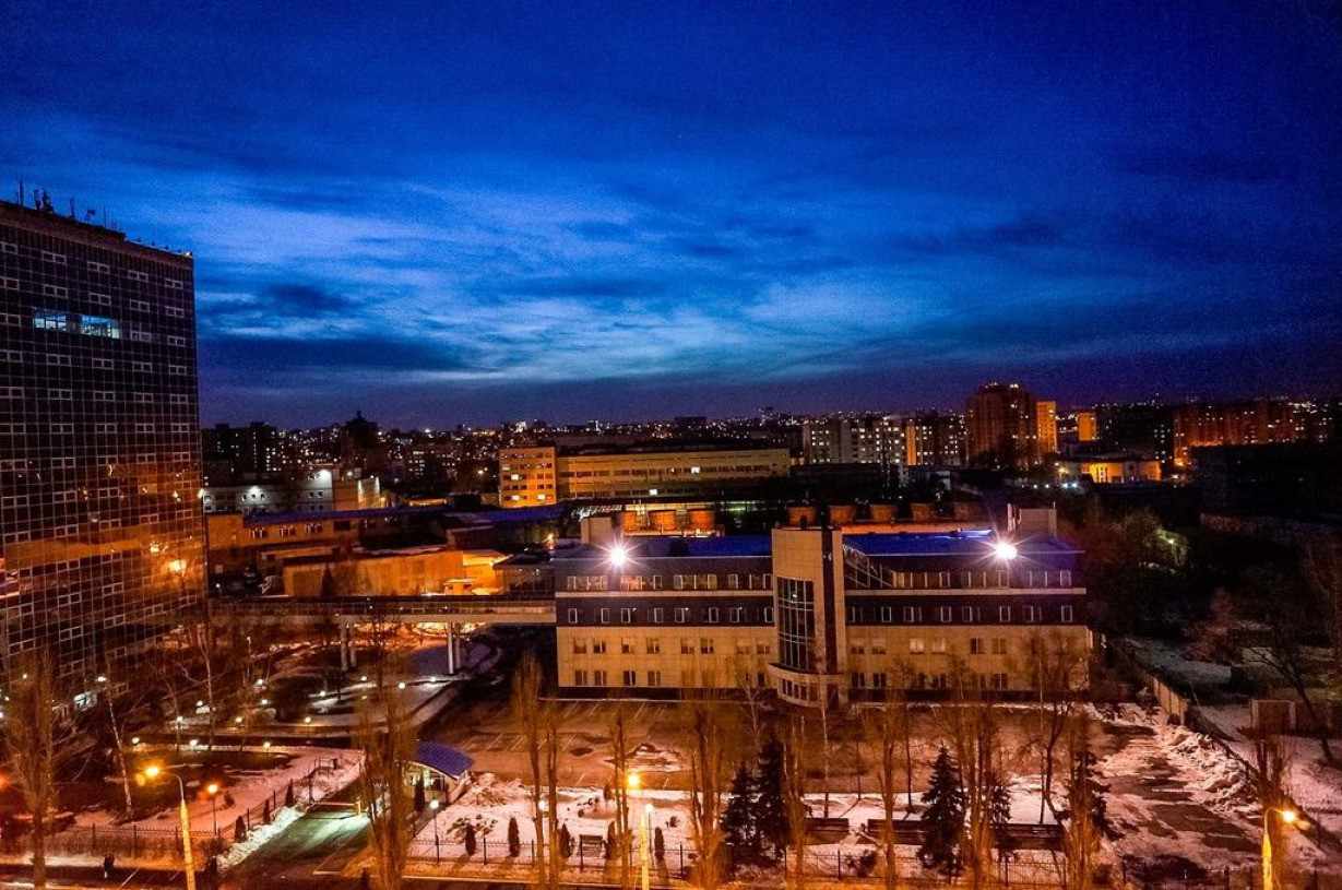 Ленинский просп воронеж. Ленинский проспект Воронеж. Ленинский проспект 25/1 Воронеж. Воронеж Ленинский проспект гостиницы. Ночной Воронеж.