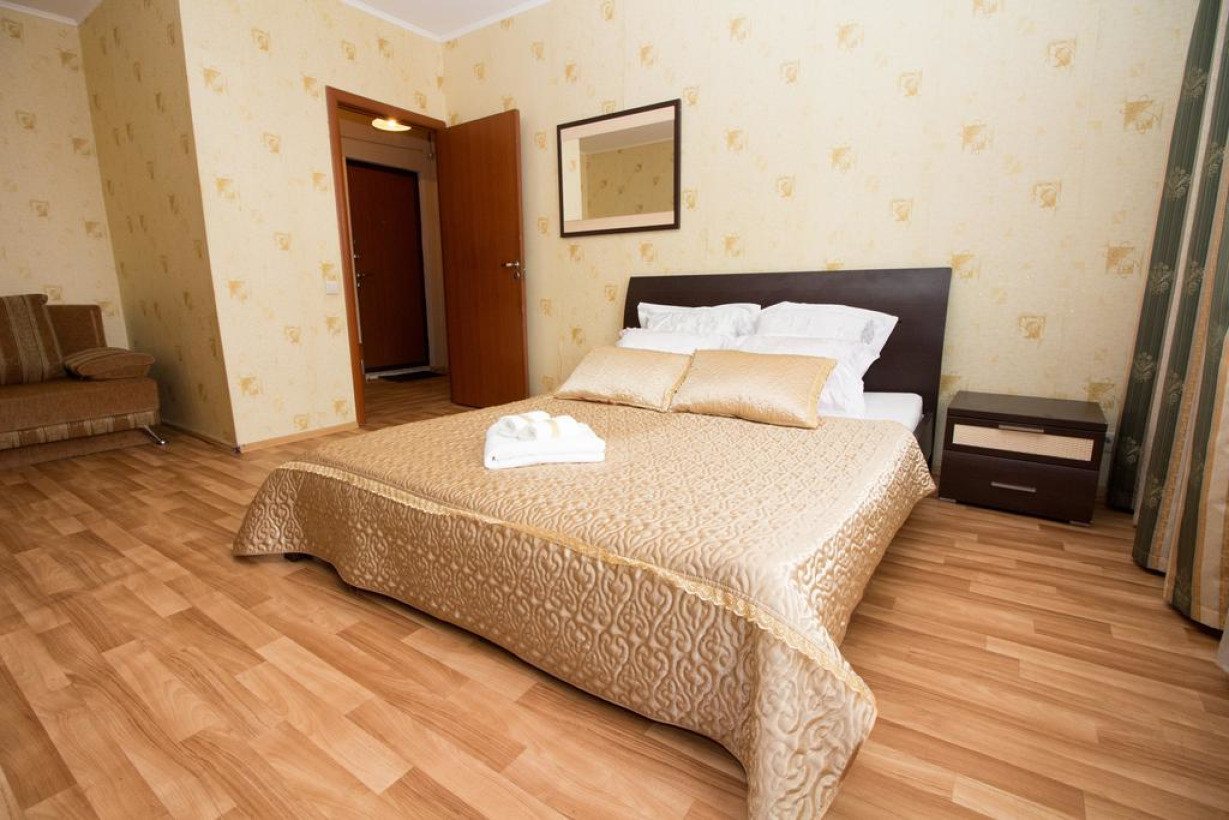 Квартира москва метро строгино. Сутични квартира. Сутични комната. Сутични гостиница. Рядом сутични квартира.