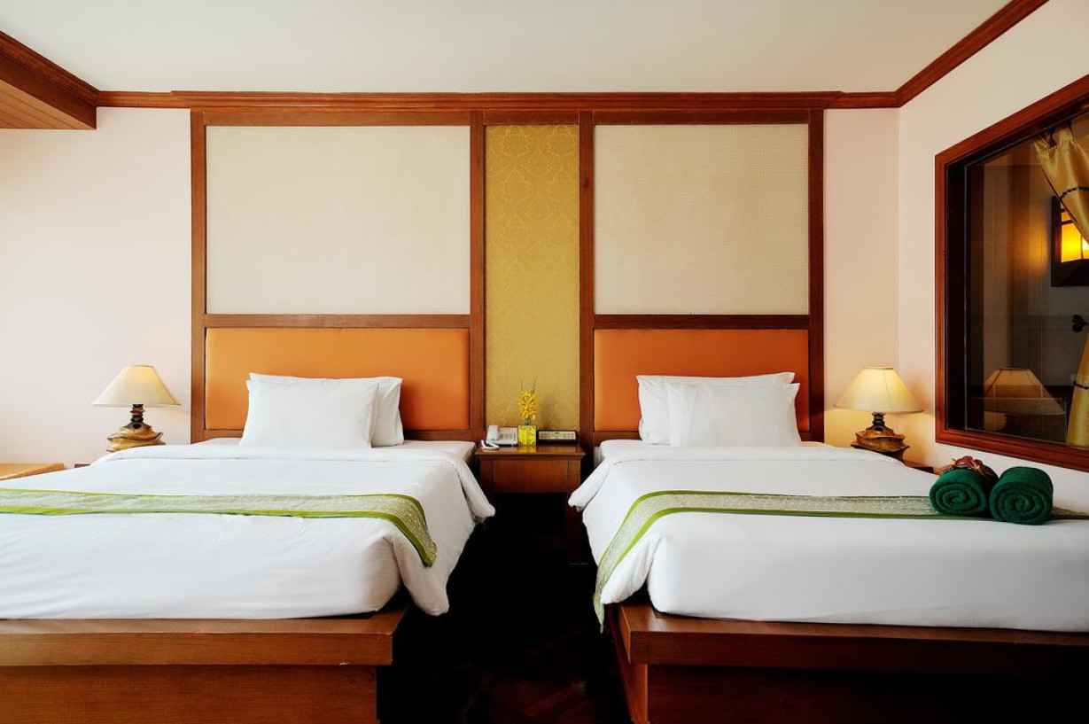 Patong grand. Baumanburi Hotel 4 Phuket. Baumanburi 3*. Baumanburi Hotel 3* (Patong). Пхукет Baumanburi пляж.