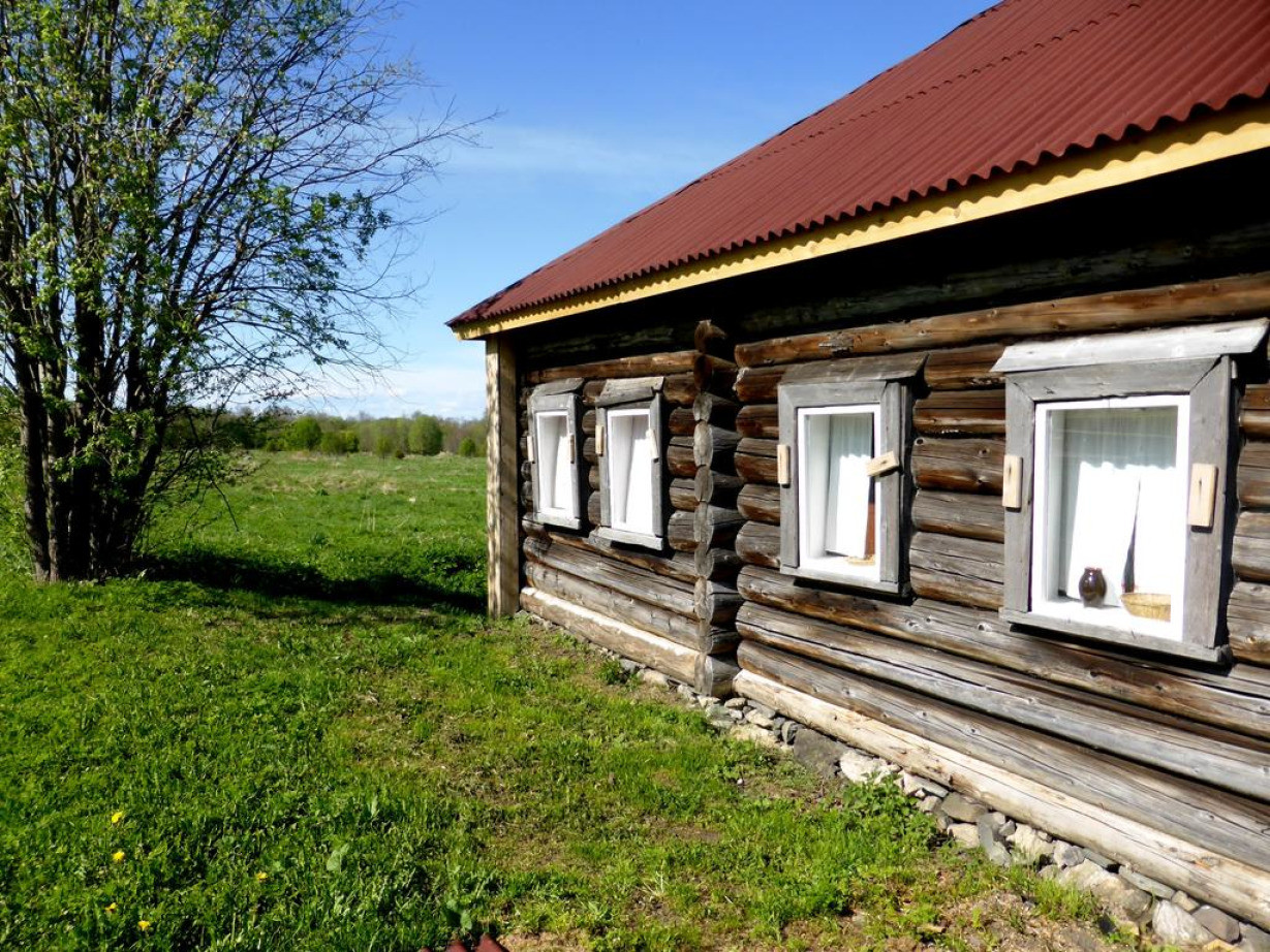 Рубля в деревне. Кузаранда деревня. Деревня Лисицино. Кузаранда Карелия Лисицино. Лисицино Тверская область.