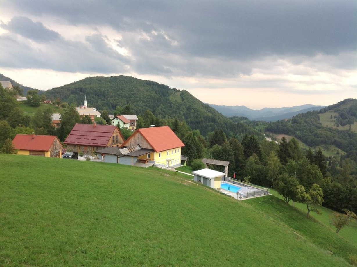 Церкно горнолыжный курорт Словения