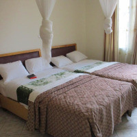 <img class='cat_full_img' src='https://rbkt.org/b/0d/ed/9f/0ded9fe261dfbfc4e58235634eef7c85.jpg' />