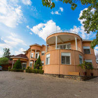 <img class='cat_full_img' src='https://rbkt.org/b/e9/9f/21/e99f2129d8a6ffb3394e8bdae0a0fc5b.jpg' />