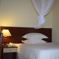 <img class='cat_full_img' src='https://rbkt.org/b/4e/13/fd/4e13fdf8a24593e8236546296f15b65f.jpg' />