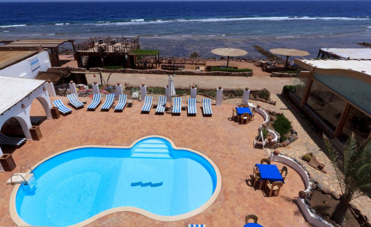 Blue beach club. Blue Beach Club Dahab. Блю Бич отель. Дахаб клаб Египет фото. Blue Beach Club фото.