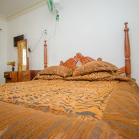 <img class='cat_full_img' src='https://rbkt.org/b/57/a0/bc/57a0bcd8cac73a9ffa85000dcffa05c7.jpg' />