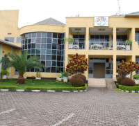 <img class='cat_full_img' src='https://rbkt.org/b/de/fc/5c/defc5c6c8b9ecccb00875e0947e583be.jpg' />