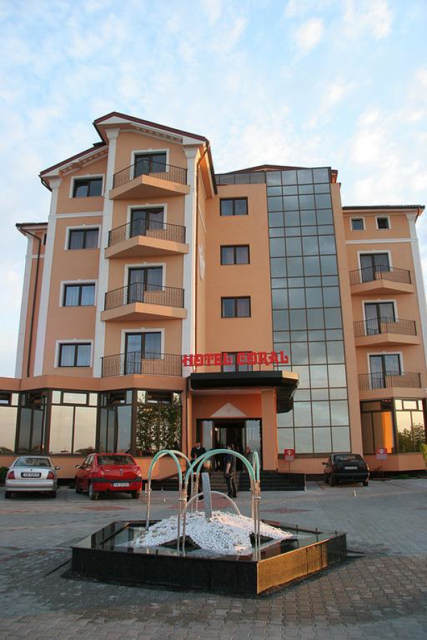 Sata hotel. Сату-Маре (город в Румынии). Oksi, Сату-Маре. Сату Маре оушен. Город Сату Маре картинки.