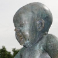 Скульптура Плачущий мальчик 