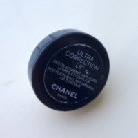 Средство по уходу за губами Chanel Ultra Correction Lip