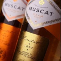 Вино Vinuri de Comrat "Muscat Vin Alb Dulce"