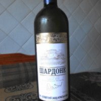 Вино белое сухое Дербентский завод игристых вин "Шардоне"