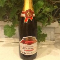 Российское шампанское полусладкое белое Дагестанский завод игристых вин "Дербентское"