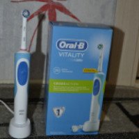 Электрическая зубная щетка Braun Oral-B Vitality 2D Cross Action