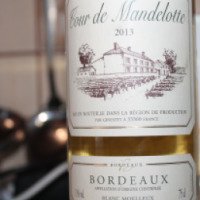 Белое полусладкое вино Бордо Tour de Mandelotte