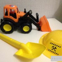 Игрушка Zebratoyz трактор с каской и лопатой
