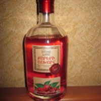 Армянская плодовая водка Страна Камней "Кизил"