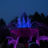Светомузыкальный фонтан в парке (Россия, Альметьевск)