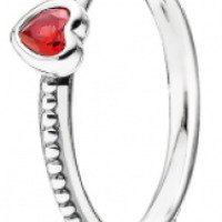 Серебряное кольцо Pandora "Сердце" с красным синтетическим рубином