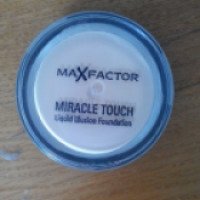 Крем-пудра Max Factor "Miracle Touch"