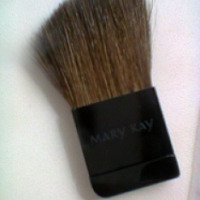 Компактная косметическая кисть Mary Kay для нанесения румян