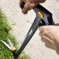 Удлиненные ножницы для травы с серво-системой Fiskars