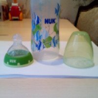 Пластиковая бутылочка с широким горлышком NUK с ортодонтической антиколиковой соской из силикона объемом 300мл