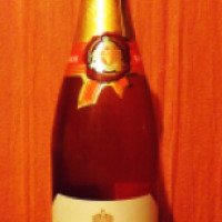 Российское шампанское розовое полусладкое "Дербентское"