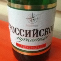 Напиток винный газированный Роза Ветров "Российское мускатное полусладкое"