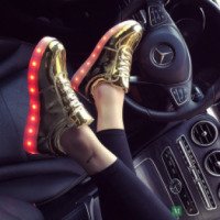 Женские кроссовки Desun с LED-подсветкой