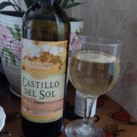 Вино столовое белое полусладкое Vinigalicia S. L. Castillo Del Sol