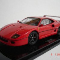 Масштабная модель автомобиля Kyosho Ferrari F40 1:43