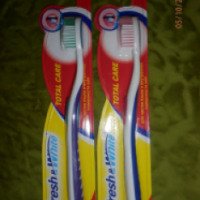 Зубная щетка Fresh&White Total Care