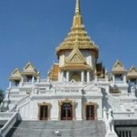 Храм Wat Traimit 