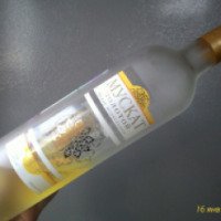 Вино белое полусладкое Винпром-Русе "Мускат золотой"
