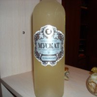 Вино столовое полусладкое белое Винпром-Русе "Мускат серебряный"