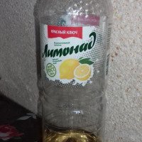 Безалкогольный среднегазированный напиток "Красный ключ" Лимонад