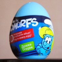 Игрушка + драже в пластиковом яйце Конфитрейд "The Smurfs"