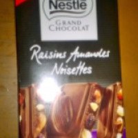 Темный шоколад Nestle Chocolat Noire Raisins Noisettes et Alman Dess Entieres