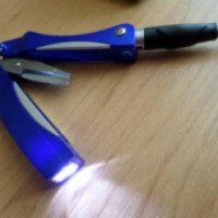 Многофункциональный брелок TinyDeal 4-in-1 Foldable Key Chain + Scissors + Ballpoint Pen + Light - Color Assorted YSN-174311