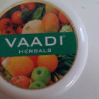 Крем Vaadi Herbals "Свежие фрукты" для массажа с яблоком, папаей и кокосовым маслом