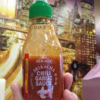 Соус с чесноком Sen Soy Premium Sriracha Chili Garlic Sauce